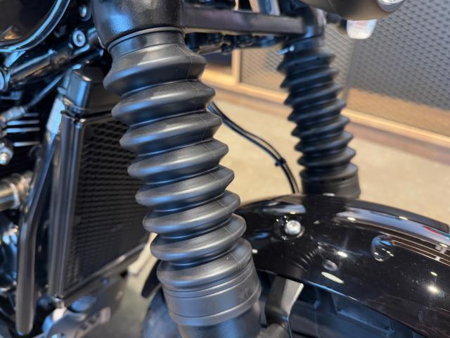 スクランブラー900 2025年最新ジェットブラック ブレンボキャリパー モード切替 トルクアシストクラッチ 走行モード切り替え