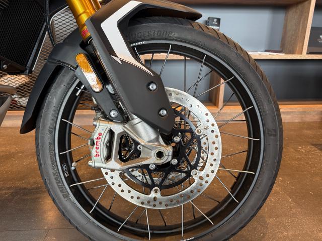 タイガー900ラリー PRO クイックシフター ブレンボキャリパー フォグランプ エンジンガード サンプガード 走行モード切り替え