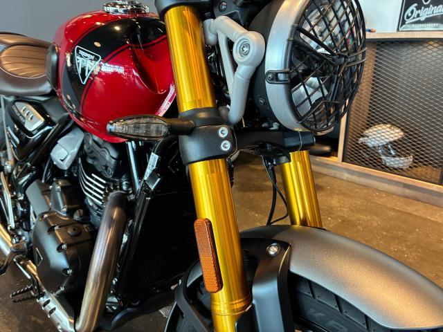 スクランブラー400X カーニバルレッド／ファントムブラック 新車保証残あり スペアキー有 ETC2．0車載器 純正ハンドガード