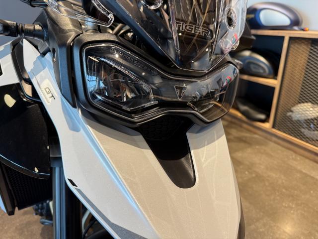 タイガー900GT スノードニアホワイト／サファイアブラック ブレンボキャリパー キャストホイール LEDライト