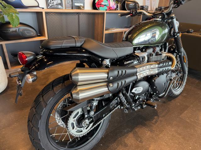 スクランブラー900 グリーン／クロームエディション 限定車 正規ディーラー認定中古車 ETC ブレンボキャリパー アップマフラー