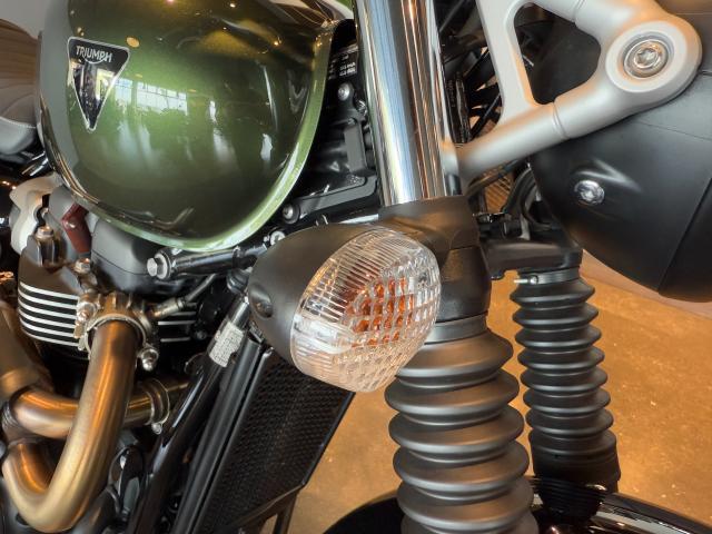 スクランブラー900 グリーン／クロームエディション 限定車 正規ディーラー認定中古車 ETC ブレンボキャリパー アップマフラー