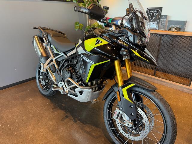 タイガー900ラリー PRO 2026年最新モデル フォグランプ クイックシフター シートヒーター エンジンガード