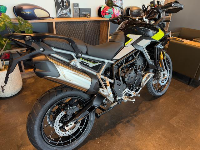タイガー900ラリー PRO 2026年最新モデル フォグランプ クイックシフター シートヒーター エンジンガード