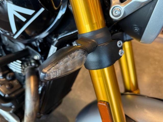 スピード400 ファントムブラック／ブルー 正規ディーラー認定中古車 ETC2．0車載器 ドレッサーバー カスタムレバー
