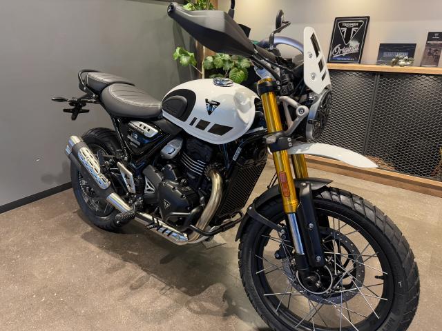 スクランブラー400XC 新型車 スポ―クホイール スクリーン ハイマッドガード ロアエンジンガード サンプガード
