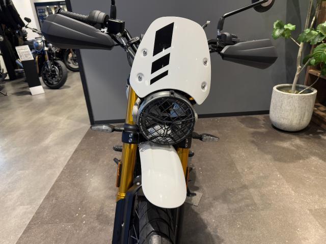 スクランブラー400XC 新型車 スポ―クホイール スクリーン ハイマッドガード ロアエンジンガード サンプガード