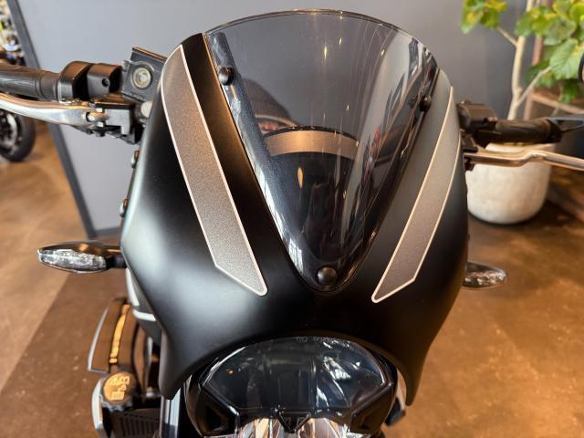 トライデント660 正規ディーラー認定中古車 クイックシフター 社外カウル エンジンガード 3気筒エンジン LEDヘッドライト
