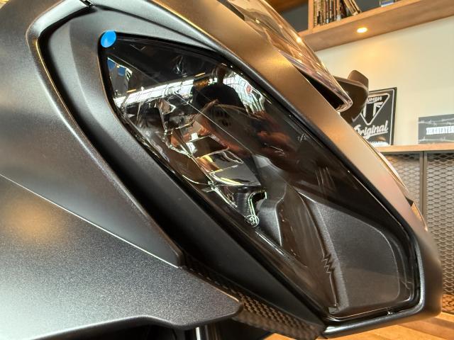 デイトナ660 正規ディーラー認定中古車 サテングラナイト／サテンジェットブラック 3気筒エンジン ledヘッドライト