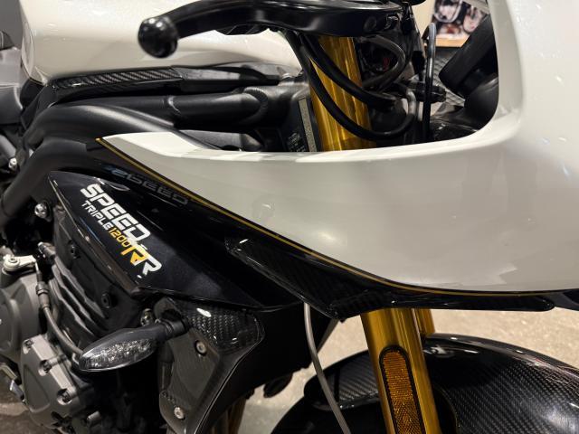 スピードトリプル1200RR クリスタルホワイト 正規ディーラー中古車 ETC2．0車載器 USB電源 クイックシフター