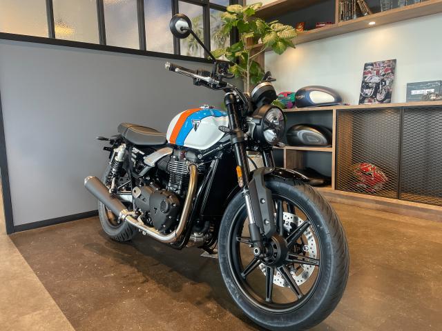 スピードツイン900 最新モデル ピュアホワイト 倒立フォーク ブレンボキャリパー 前後マルゾッキサスペンション 灯火類フルLED