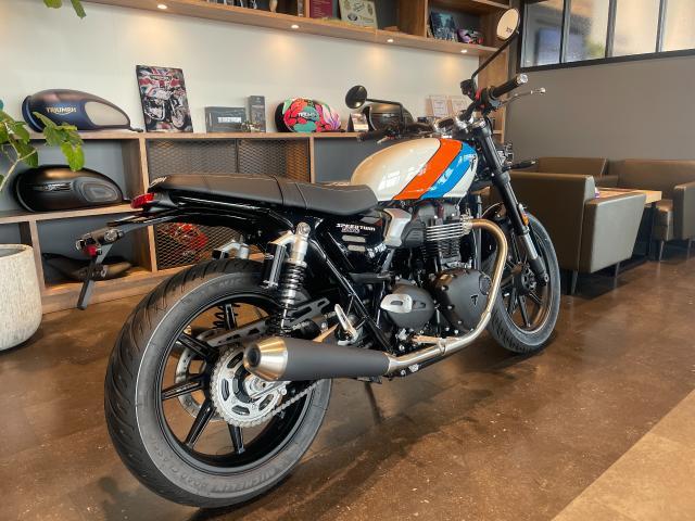 スピードツイン900 最新モデル ピュアホワイト 倒立フォーク ブレンボキャリパー 前後マルゾッキサスペンション 灯火類フルLED