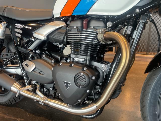 スピードツイン900 最新モデル ピュアホワイト 倒立フォーク ブレンボキャリパー 前後マルゾッキサスペンション 灯火類フルLED