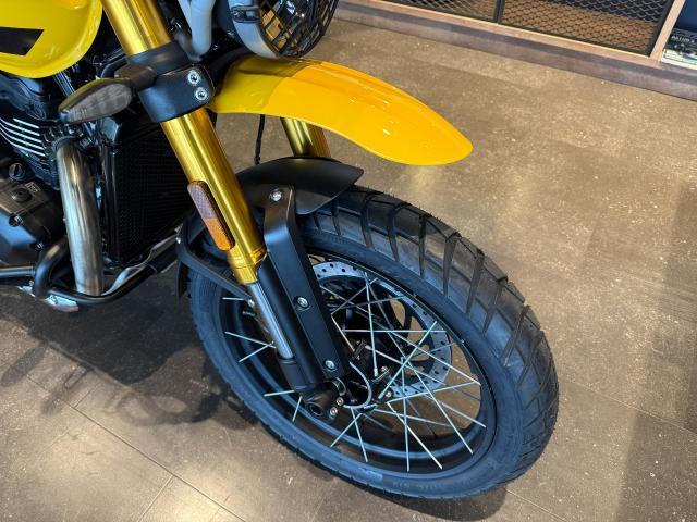 スクランブラー400XC レーシングイエロー スポ－クホイール スクリーン ハイマッドガード エンジンガード サンプガード