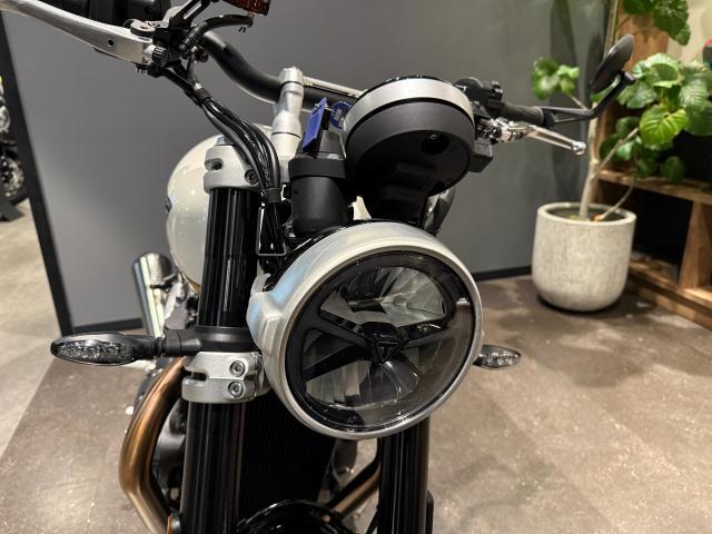 スピードツイン1200 クリスタルホワイト／サファイアブラック マルゾッキ製倒立フォーク ブレンボキャリパー バーエンドミラー