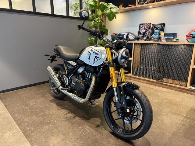 スピード400 新色パールメタリックホワイト／ファントムブラック フルLED 倒立フォーク バーエンドミラー USB給電ソケット