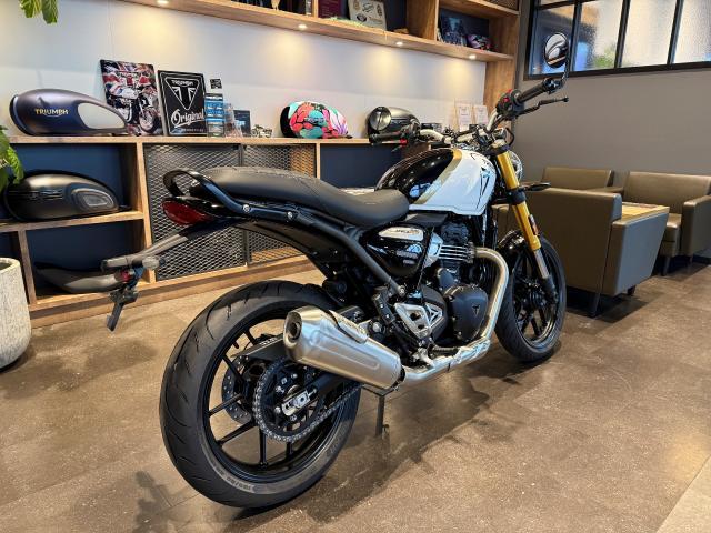 スピード400 新色パールメタリックホワイト／ファントムブラック フルLED 倒立フォーク バーエンドミラー USB給電ソケット