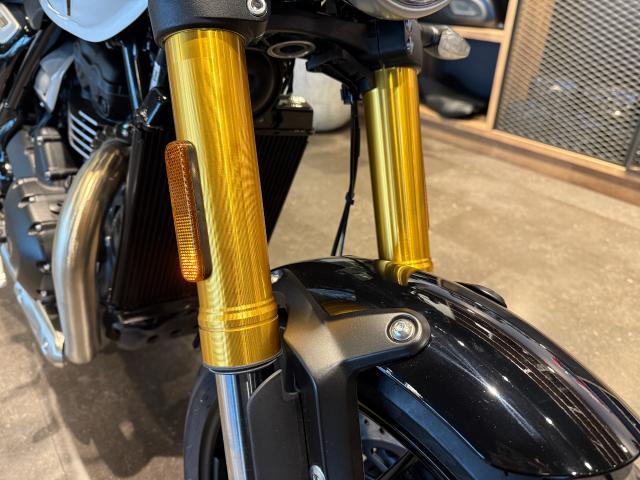 スピード400 新色パールメタリックホワイト／ファントムブラック フルLED 倒立フォーク バーエンドミラー USB給電ソケット