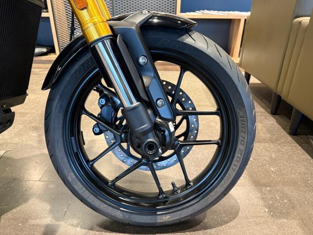 スピード400 新色パールメタリックホワイト／ファントムブラック フルLED 倒立フォーク バーエンドミラー USB給電ソケット