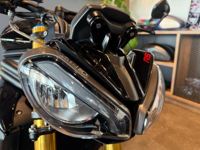 スピードトリプル1200RS ジェットブラック 前後オーリンズ電子制御サス ステダン ブレンボキャリパー クイックシフター付き