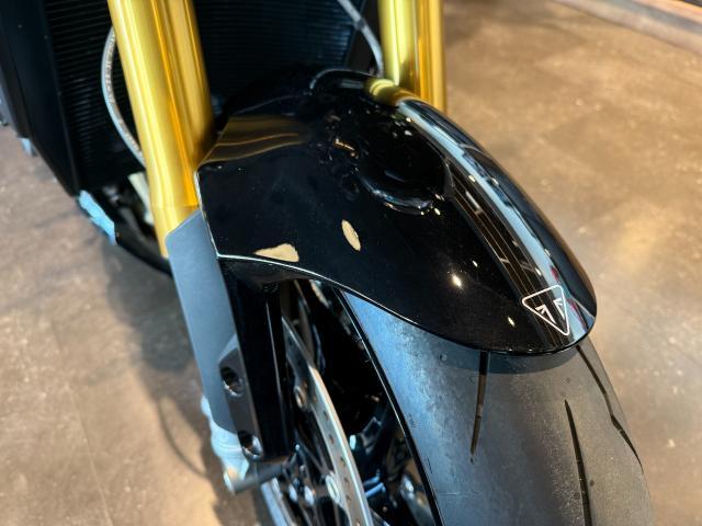 スピードトリプル1200RS ジェットブラック 前後オーリンズ電子制御サス ステダン ブレンボキャリパー クイックシフター付き