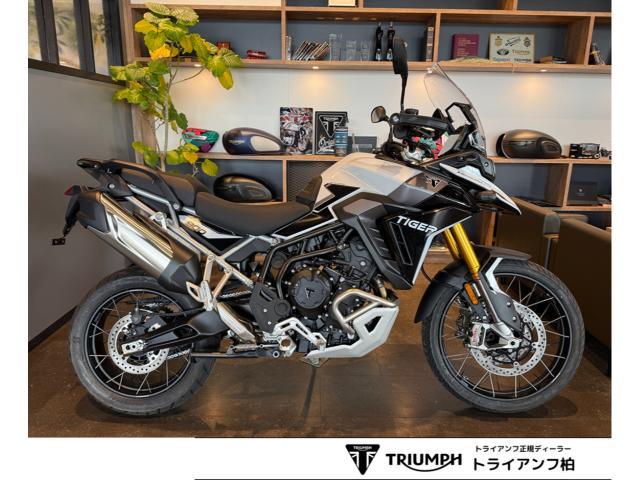 タイガー900ラリーPRO スノードニアホワイト／グラファイト グリップヒーター クイックシフター 可動スクリーン エンジンガード