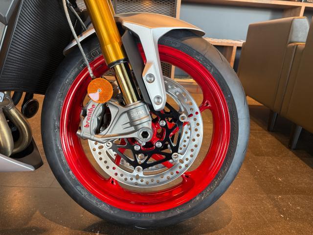 ストリートトリプル765RX 限定生産モデル セパレートハンドル 前後オーリンズ ブレンボ バーエンドミラー シングルシートカウル