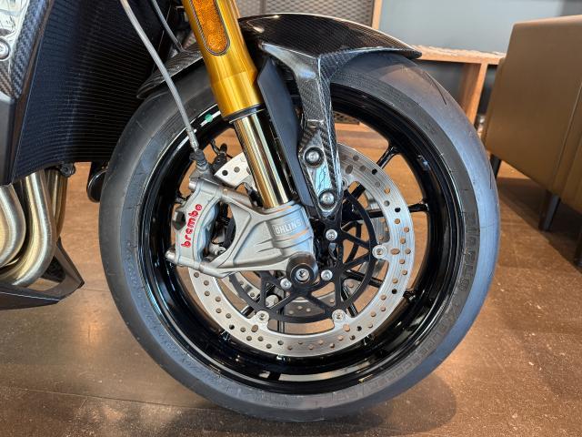 スピードトリプル1200RR 生産終了モデル レッドホッパー フェンダーレス グリップヒーター シーケンシャルウィンカー
