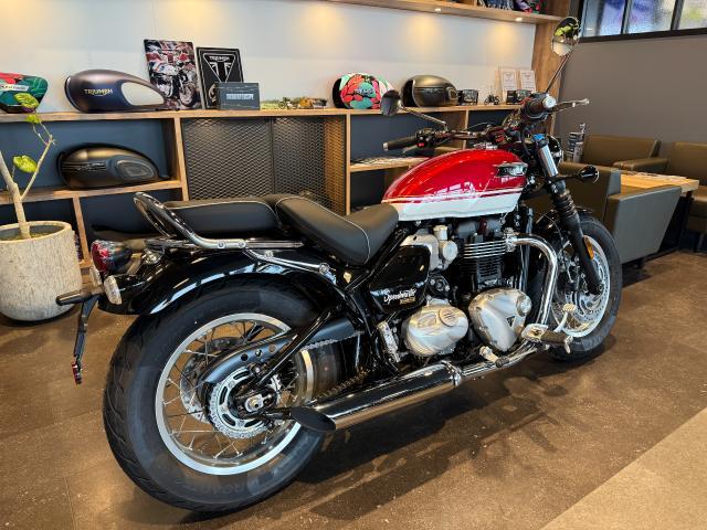 ボンネビル スピードマスター 新型2026年モデル カーニバルレッド／クリスタルホワイト クルーズコントロール 14Lタンク