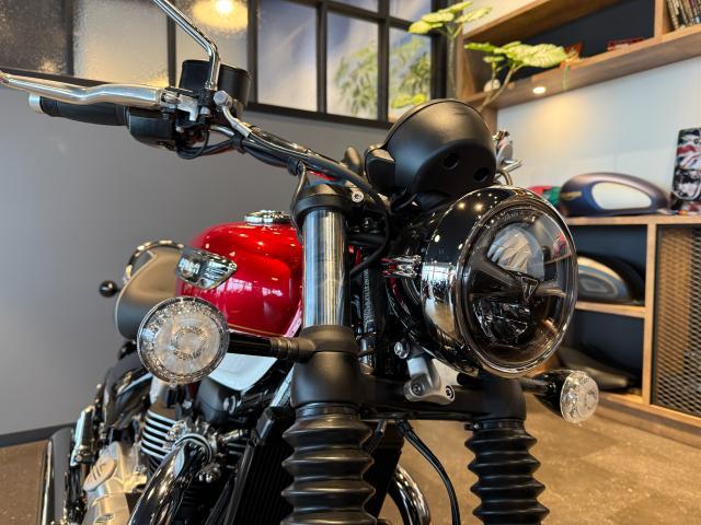 ボンネビル スピードマスター 新型2026年モデル カーニバルレッド／クリスタルホワイト クルーズコントロール 14Lタンク