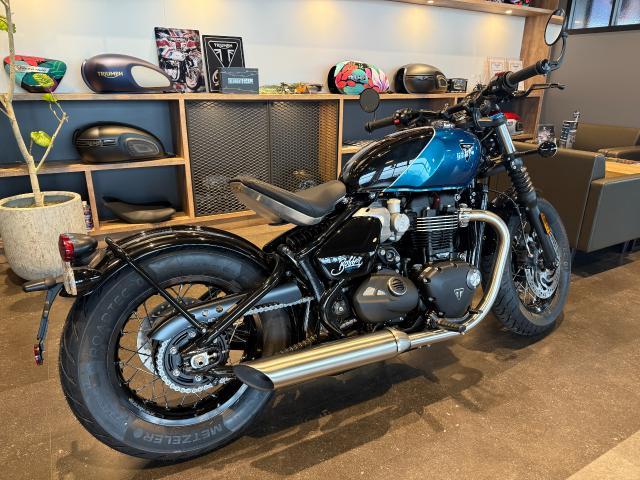 ボンネビル ボバー 新型2026年モデル インターステラブルー／サファイアブラック クルーズコントロール 14リットルタンク