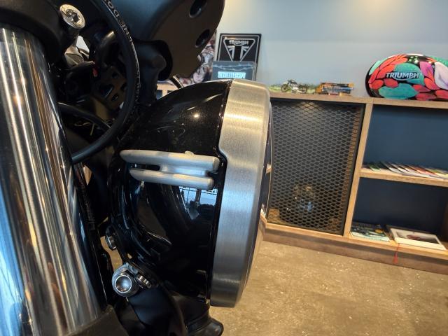 ボンネビル ボバー 新型2026年モデル インターステラブルー／サファイアブラック クルーズコントロール 14リットルタンク