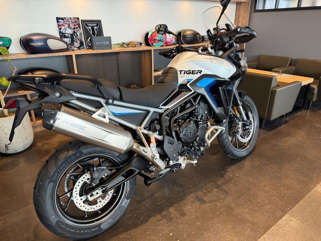 タイガー900アルパインエディション 限定モデル アクラポビッチマフラー グリップヒーター シートヒーター フォグランプ
