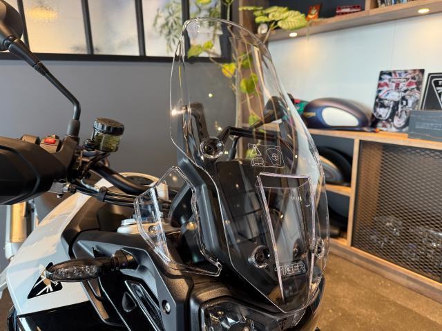 タイガー900アルパインエディション 限定モデル アクラポビッチマフラー グリップヒーター シートヒーター フォグランプ