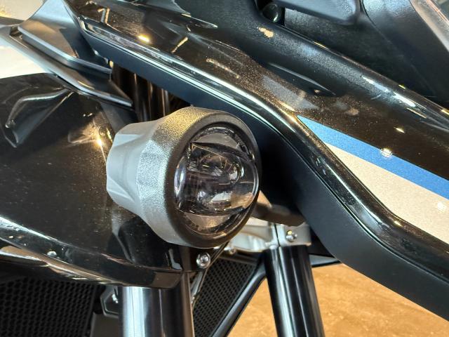 タイガー900アルパインエディション 限定モデル アクラポビッチマフラー グリップヒーター シートヒーター フォグランプ