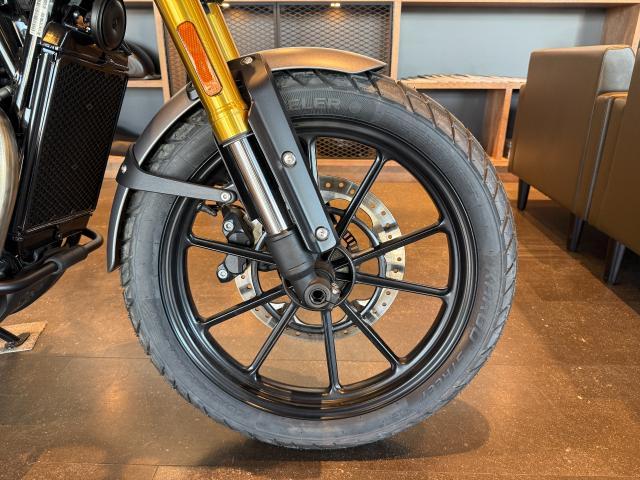 スクランブラー400X 新車保証残有り カーニバルレッド／ファントムブラック エンジンバー ハンドガード タンデムバー