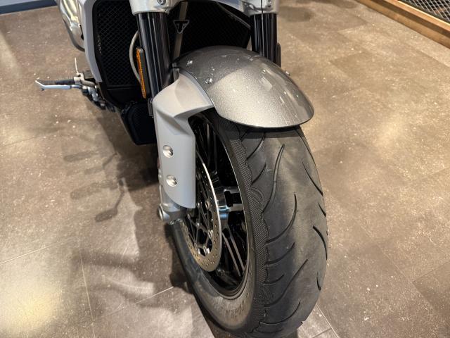ロケット3 GT 新車保証残有り シルバーアイス／ストームグレー 3気筒2458cc スクロールウィンカー クルーズコントロール