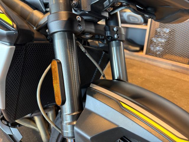 ストリートトリプル765RS マットブラック ETC車載器 グリップヒーター 各部プロテクター スクリーン