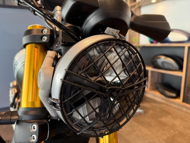 スクランブラー400X 新車保証残有り 2025年モデル マットカーキ ETC2．0車載器 サンプガード 倒立フォーク