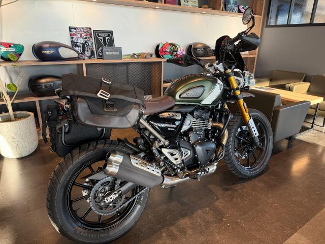 スクランブラー400X マットカーキグリーン 新車保証残有 純正 社外オプション多数 フォグランプ バーエンドミラー サイドバッグ