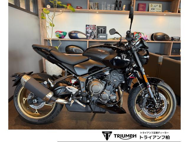 トライデント800 2026年新型車 ジェットブラック フライスクリーン ベリーパン クルーズコントロール クイックシフター