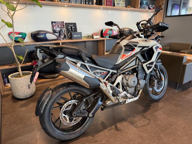 タイガー1200アルパインエディション 電子制御サス 後方レーダー グリップヒーター シートヒーター 大型スクリーン