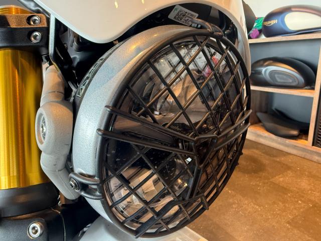 スクランブラー400XC 新車保証残有り 正規ディーラー認定中古車 バニラホワイト フライスクリーン スポ―クホイール
