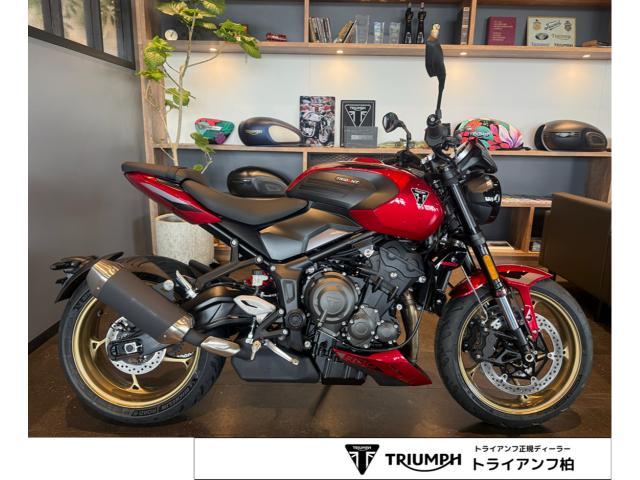 トライデント800 カーニバルレッド フライスクリーン ベリーパン クルーズコントロール クイックシフター