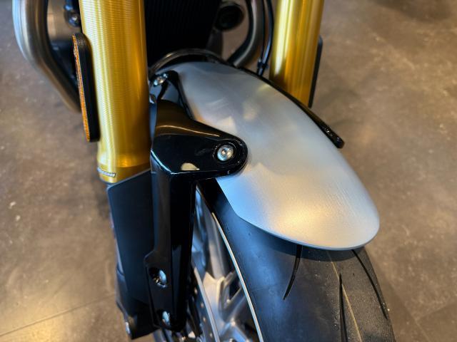 スピードツイン1200カフェレーサーエディション 世界800台限定 セパレートハンドル シングルシートカウル 
