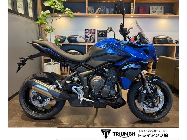 タイガースポーツ800 2026年 カスピアンブルー／サファイアブラック 可動スクリーン クルーズコントロール クイックシフター