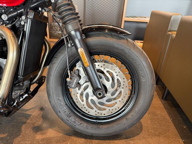 ボンネビル ボバー レッドホッパー 正規ディーラー認定中古車 サイドバッグ グリップヒーター ETC2．0車載器 クルコン