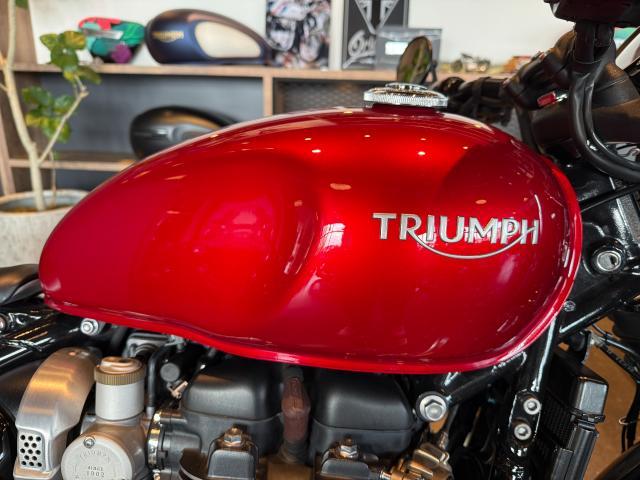 ボンネビル ボバー レッドホッパー 正規ディーラー認定中古車 サイドバッグ グリップヒーター ETC2．0車載器 クルコン