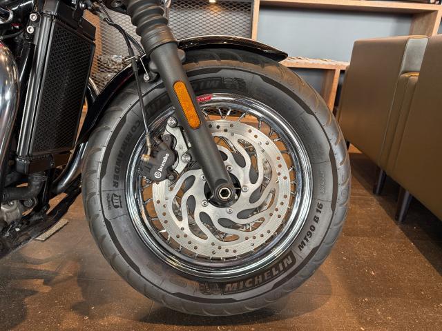 ボンネビル スピードマスター 正規ディーラー中古車 クランベリーレッド ツーリングスクリーン サイドバッグ ドレッサーバー