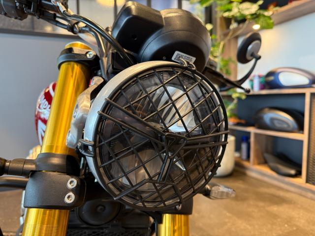 スピード400 カーニバルレッド／ストームグレー 正規ディーラー認定中古車 アッパードレッサーバー USB電源2口 倒立フォーク